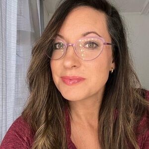 Meet your Posher, Lia